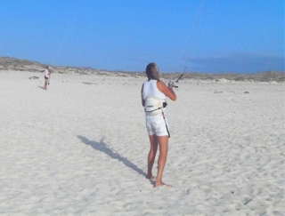  Umgang mit dem Drachen im Sand 